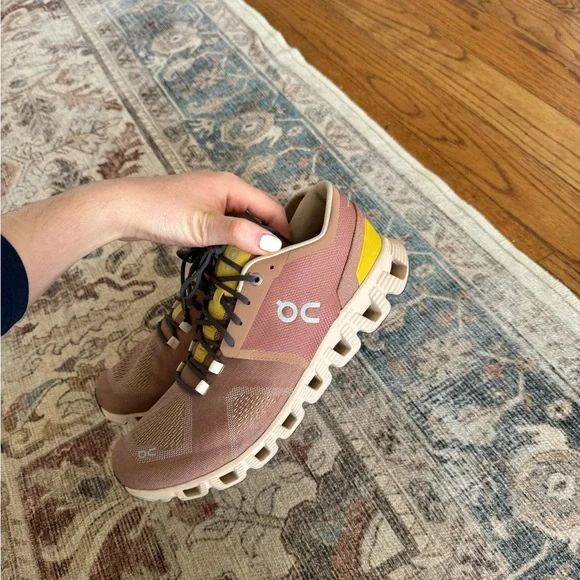 On Running Athletic Shoes Beige Interior Lightweight Design - Picture 3 of 13